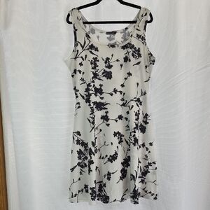 Scoop Neck Casual Black and White Floral Sleeveless Feminine & Flared Tank Dress